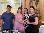 Xôn xao cõi mạng ảnh Hoà Minzy ôm thân thiết mẹ Văn Toàn, có chuyện vui gì đây?