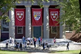 Harvard bị cấm tuyển sinh: Cơ hội cho ai?