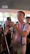 MC Dustin Phúc Nguyễn và Anh tài Duy Nhất lần đầu chạm mặt hậu ồn ào scam vé Chông Gai cả trăm triệu đồng