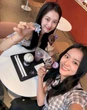 Jisoo (BLACKPINK) công khai cô bạn thân có quá khứ đáng sợ, fan tranh cãi lo ngại tột độ