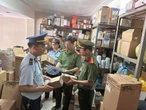 Cảnh sát bất ngờ kiểm tra một công ty