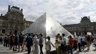 Vì sao bảo tàng được ghé thăm nhiều nhất thế giới Louvre đóng cửa?