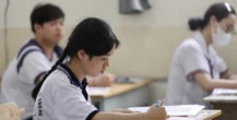 Bức thư của bà mẹ đơn thân nuôi 2 con gửi các phụ huynh: Chúng ta mong mỏi vòng nguyệt quế trên đầu con, bất chấp sức khoẻ, tính mạng của chúng…