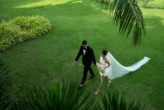 Người đẹp gây sốt với bóng lưng yêu kiều, body mỹ miều bên siêu xe: Hóa ra là nàng WAG sexy nhất làng bóng đá!