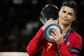 Vô địch ở tuổi 40, Ronaldo lại viết nên chương mới, với những kỷ lục mới