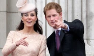 6 từ tiết lộ con người thật của "chị dâu quốc dân" Kate qua lời Harry