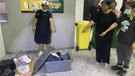 Nhặt chiếc thùng nhựa gần bãi rác, người phụ nữ hoảng hốt khi nhìn thấy 9,5 tỷ đồng