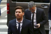 Bị kết tội trốn thuế, Messi khẳng định "Tôi chỉ biết đá bóng, có biết gì đâu"