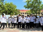 Thí sinh ngất xỉu giữa sân trường sau giờ thi Ngữ văn tại TP Hà Tĩnh