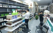 Hàng tấn mỹ phẩm không rõ nguồn gốc vừa phát hiện ở cửa hàng Kim Anh: 2.900 sản phẩm, 43 loại nhãn hàng