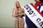 Nữ ca sĩ 2 lần khiến Grammy viết lại lịch sử, đến “con cưng” Taylor Swift cũng phải “bó tay”