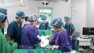 Bé trai sơ sinh ở Hà Nội tiên lượng nặng bật tiếng khóc đầu tiên, cả phòng mổ vỡ òa