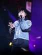 Tranh cãi chuyện mời nam ca sĩ top 1 showbiz về nhà mở concert riêng, netizen chốt “đúng là không có gì ngoài tiền”