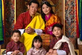 "Hoàng hậu đẹp nhất châu Á" kỷ niệm sinh nhật 35 tuổi bằng 1 bức ảnh, hé lộ cuộc sống hoàng gia Bhutan bí ẩn