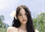 "Công chúa gen Z showbiz" chơi lớn, diện bikini khoe lưng trần, nóng bỏng hơn cả mùa hè
