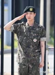 Jin (BTS) gây náo loạn ngày xuất ngũ: Mặt mộc 100% đẹp trai cực phẩm, nào ngờ bị đồng đội giật spotlight
