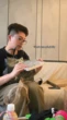 Harry Lu được fan tặng album của Rosé, phản ứng thế nào mà netizen thấy thương?