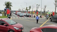 Khách ngộp thở, chờ phà 3 tiếng mới ra được Cát Bà du lịch