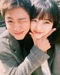 Suzy đăng ảnh má kề má Park Bo Gum, đáp trả nghi vấn bị bài xích 5 lần làm MC Baeksang