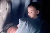 Trẻ ngủ rồi, bố mẹ nằm cạnh chơi điện thoại có ảnh hưởng không? Sự thật là...