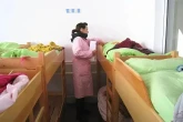 Giáo viên gửi ảnh học sinh ngủ trưa vào nhóm chung, phụ huynh xem xong tức giận đùng đùng: "Tôi đóng tiền để chăm sóc kiểu này à?"