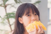 1 miếng sầu riêng gây bão MXH: Tưởng là thương con, nhưng "hy sinh giả tạo" kiểu này lại khiến con tổn thương sâu nhất