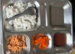 Suất cơm bán trú "lèo tèo" gây xôn xao: Lãnh đạo trường tiểu học ở Huế lên tiếng