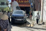 TP HCM: Cụ bà tàn tật bị xe bán tải tông tử vong