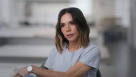 Victoria Beckham bị tắt mic vì hát quá dở