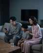 Con trai nói: "Phòng con 12h đêm nào cũng có tiếng gõ cửa", bà mẹ đặt camera giám sát, phát hiện bí mật lạnh sống lưng