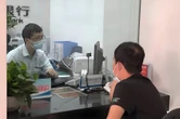 Dùng bảo hiểm nhân thọ vay hơn 237 triệu đồng rồi gửi tiết kiệm kiếm lời, sau 1 năm, người đàn ông được thông báo: “Chúng tôi chưa từng nhận tiền của anh”