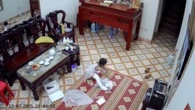Món quà từ biển khiến bé gái chân bó bột hóa vận động viên