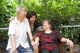 Không phải bệnh tật! Cha mẹ U50 tuổi vẫn bám víu vào 3 việc này, nhà cửa sẽ ngày càng trống vắng, hiu quạnh
