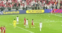 Tan mộng World Cup, CĐV Indonesia tấn công trọng tài gây phẫn nộ