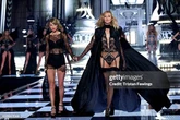 Taylor Swift "cạch mặt" thiên thần Victoria's Secret vì một lý do