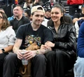 Tại sao cậu cả Brooklyn không hứng thú hòa giải với David Beckham và Victoria?