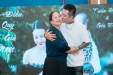 Tuấn Hưng: Con muốn khóc thật to, gục xuống bên mẹ và nói rằng "con sợ lắm"
