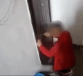 Nhặt được tờ tiền 20 tệ, bé trai báo cảnh sát, vô tình giúp triệt phá vụ án bắt cóc 11 người ly kỳ như phim
