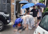Người đàn ông ngã ra đường trong chiều mưa ở Hà Nội, nghi do điện giật: Nạn nhân đã tử vong