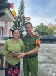 Đi hái rau, người phụ nữ bắt gặp con rùa quý nặng 2,2 kg ở Đà Nẵng