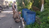 Đi đổ rác, người đàn ông sốc nặng khi thấy cảnh tượng trước mắt