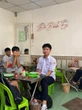 Nam sinh ngồi cười tít mắt trong quán ăn bình dân, soi profile thì ra xịn sò: Liệu ngày mai có "làm nên chuyện lớn"?