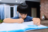 Tôi tự dưng trở thành "kẻ thù" của cả gia đình chỉ vì cho con nghỉ lớp học này!