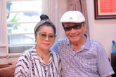 Vợ kém 18 tuổi của NSND Trần Hiếu phải tắt điện thoại, thông báo thẳng "chồng tôi còn sống"
