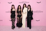 Ngoài màn phô diễn vòng 1 ngồn ngộn, 4 mỹ nhân TWICE chẳng làm được gì tại Victoria's Serect Show!