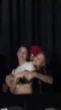 5 giây để lộ hành động nhạy cảm của vợ chồng Justin Bieber và Kendall Jenner