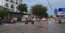 Triều cường lên cao, nhà dân ở Cần Thơ ngập ngang bụng