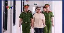 Dân mạng phẫn nộ trước nụ cười thách thức của Hoàng Hường: "Cú lừa" cuối cùng với "người hâm mộ mù quáng"?
