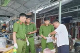 Cần Thơ: Hơn 840kg thịt lợn nhiễm dịch tả châu Phi bị tuồn ra thị trường, có con còn đóng dấu kiểm dịch