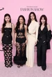 TWICE bị chê tơi tả ở Victoria's Secret Show, đẳng cấp thua xa Lisa (BLACKPINK)!